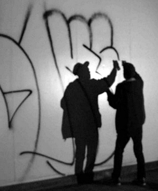 THROW-UPS-511